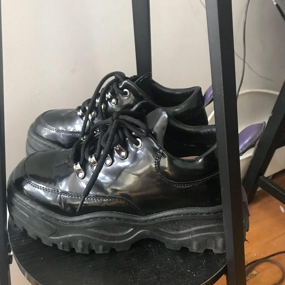 SUPER CUTE& edgy plat-form shiny shoes(Not JC)🖤